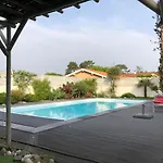 Villa Entre Centre Et Deumier Avec Piscine 12 Personnes #0606 *