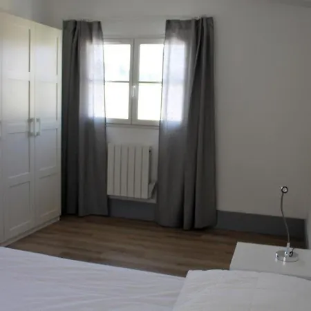 Entre Centre Et Deumier Avec Piscine 12 Personnes #0606 קפברטון