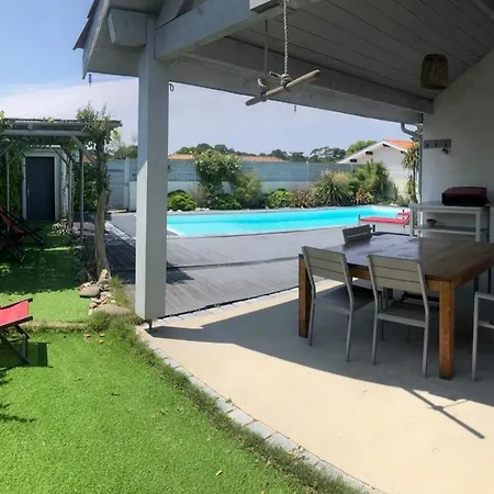 Entre Centre Et Deumier Avec Piscine 12 Personnes #0606 וילה קפברטון