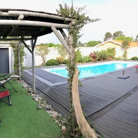 Entre Centre Et Deumier Avec Piscine 12 Personnes #0606 卡布勒通